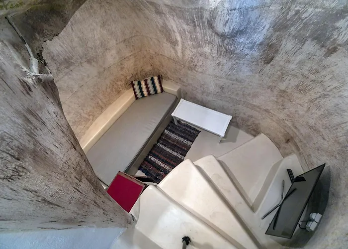 Casa de Férias Gemini Cave Mirsini