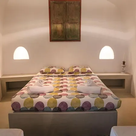 Gemini Cave Mirsini Oia