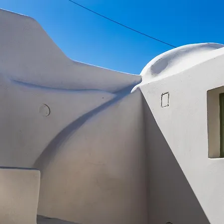 Gemini Cave Mirsini * Oia (Santorini)