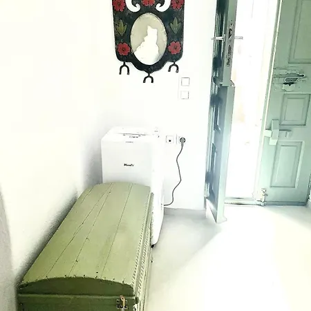 Gemini Cave Mirsini Feriehus *