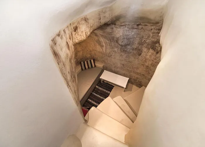 Gemini Cave Mirsini * Oia (Santorini)