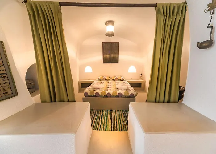 Gemini Cave Mirsini * Oia (Santorini)